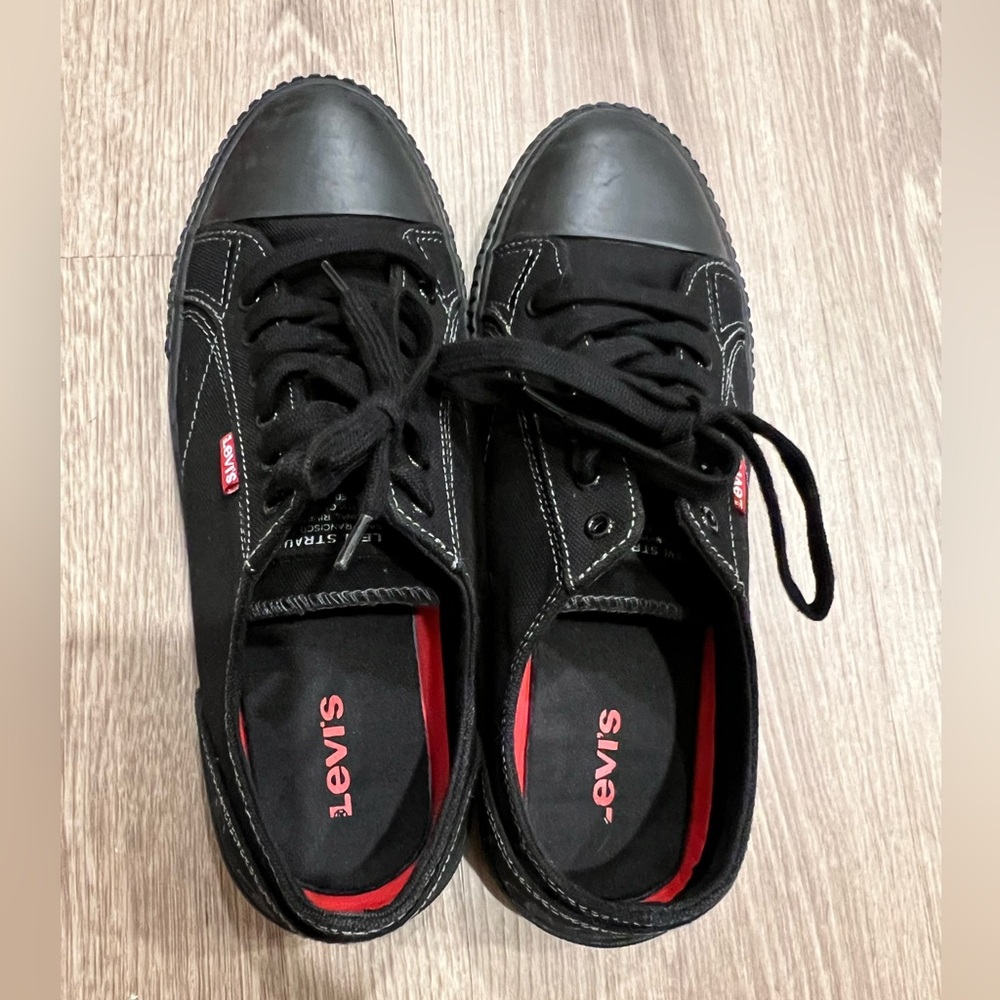 Levis Shoes Size 6